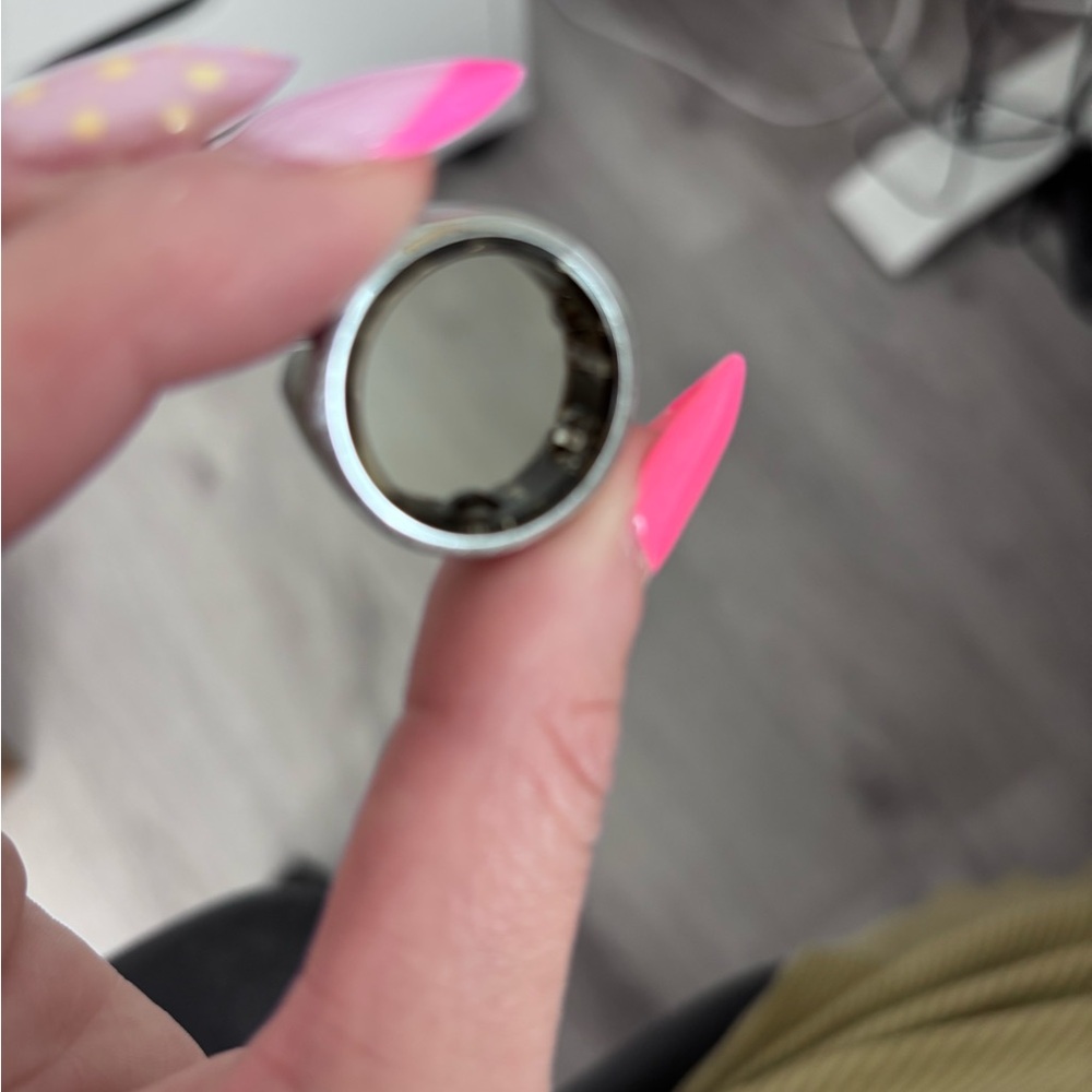 Oura Ring Gen3 Heritage Silver US8 set - Picture 8 of 10